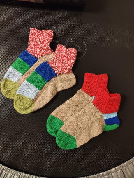 Ručne štrikované ponožky farebné,