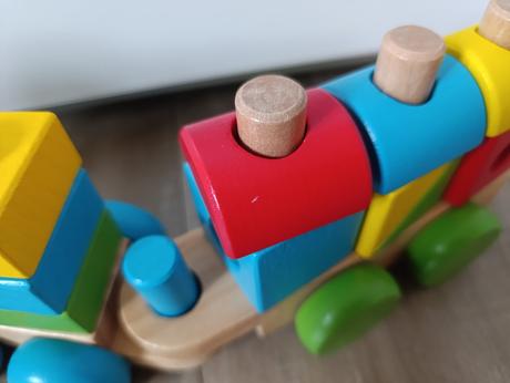 Woody drevený vláčik, 