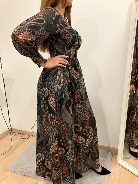 Krásne spoločenské šaty, s