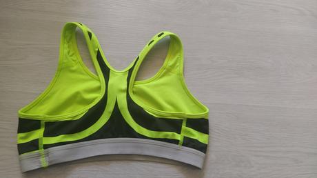 Neonova športová podprsenka., nike,s