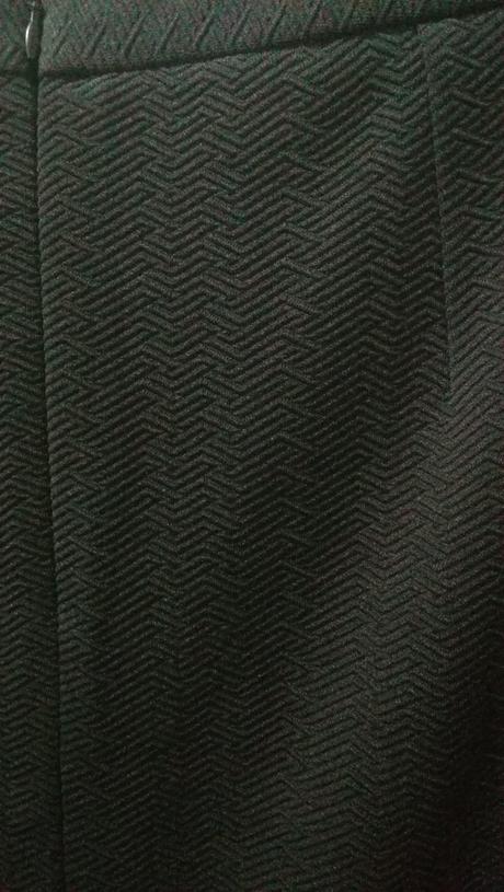 Cierna sukna, reserved,s