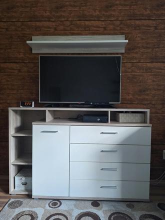 Komoda, polica, písací stôl, 