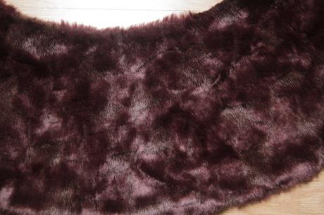 Hnedá kožušina na krk, 