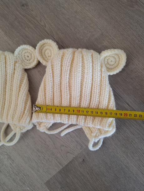 Čiapky pre dvojčatka, 74