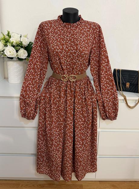 Romantické midi šaty s drobným kvetinovým vzorom, s