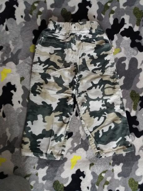 Maskáčové nohavice, 98