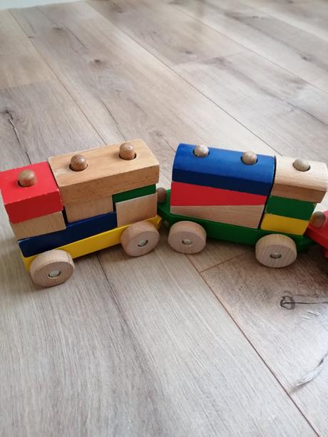 Vláčik na ťahanie, nastrkovačka, farby, tvary, 