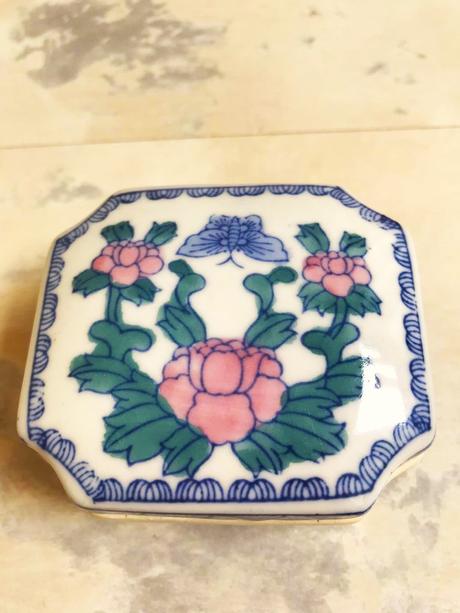 Porcelánová šperkovnica, 