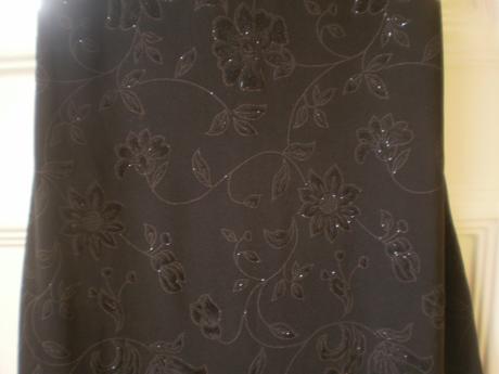 Šaty spoločenské čierne veľkosť s asymetrické, s