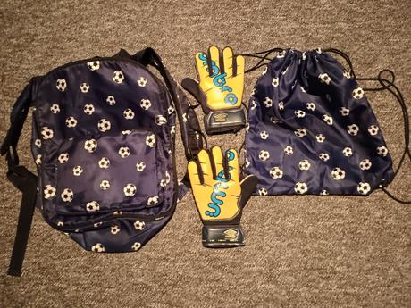Ruksak, vrecko a rukavice umbro grátis, 