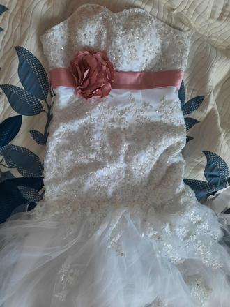 Snehobiele svadobné šaty, m