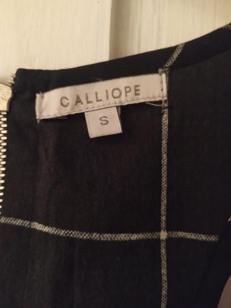 Čierny top calliope, s