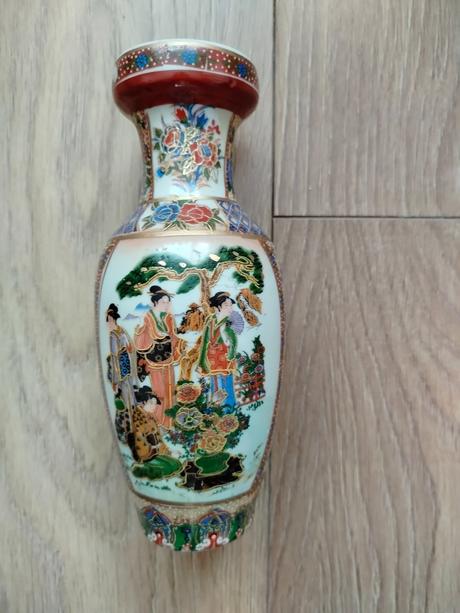 Porcelánová váza, 