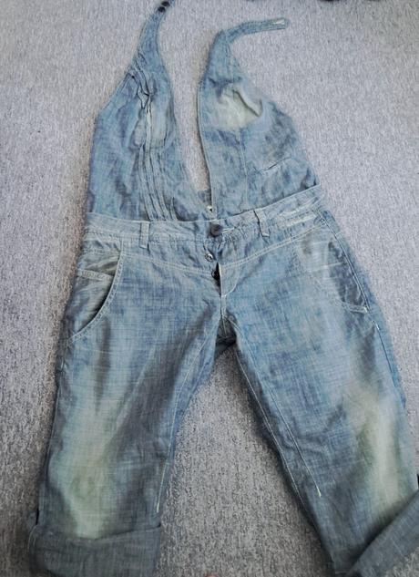 Dámske nohavice po kolená na traky okolo krku, 28