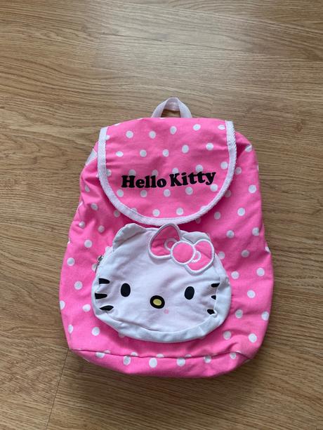 Ruksacik hello kitty,