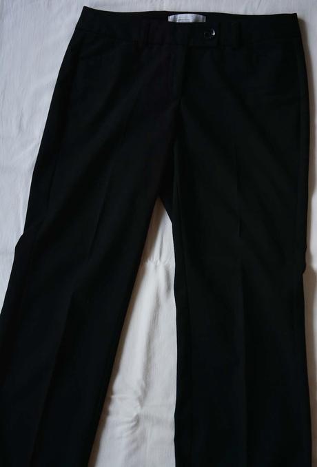 Čierny kvalitný kostým vo výbornom stave, s.oliver,36