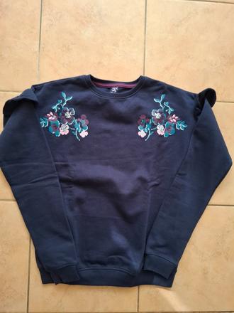 Mikina s volánom, 146