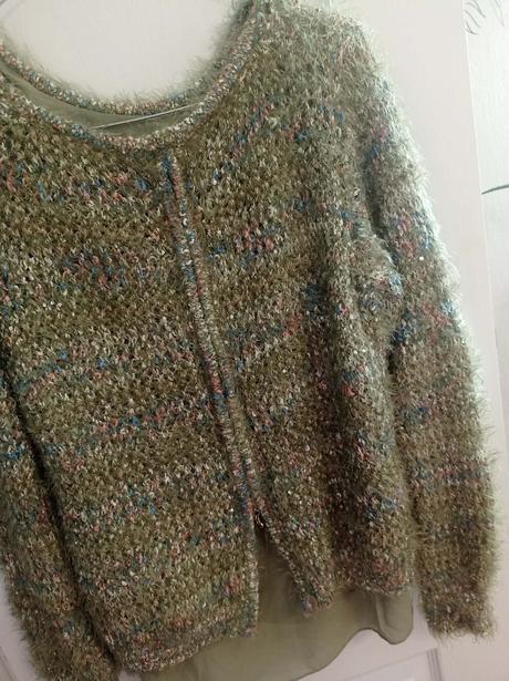 Pulover vzadu na zips, xl