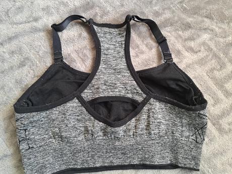 Pevná športová podprsenka, s