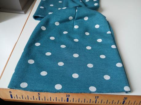 Čiapka a nakrcnik, 104