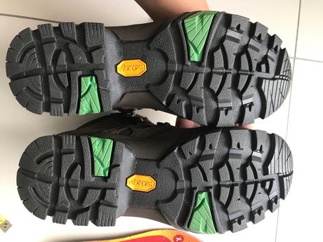 Turistické nepremokave topanky s vibram podrážkou., 37