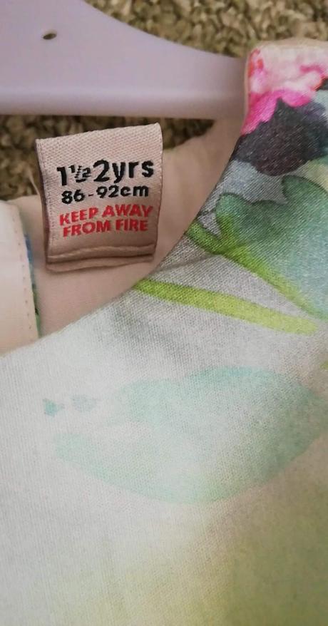 Slávnostné šaty k vianočnému stolu pre princeznú, 86