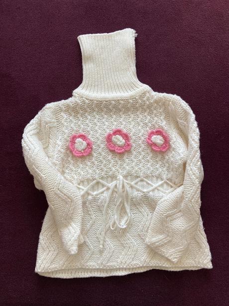 Biely roláčik s ružičkami, 152