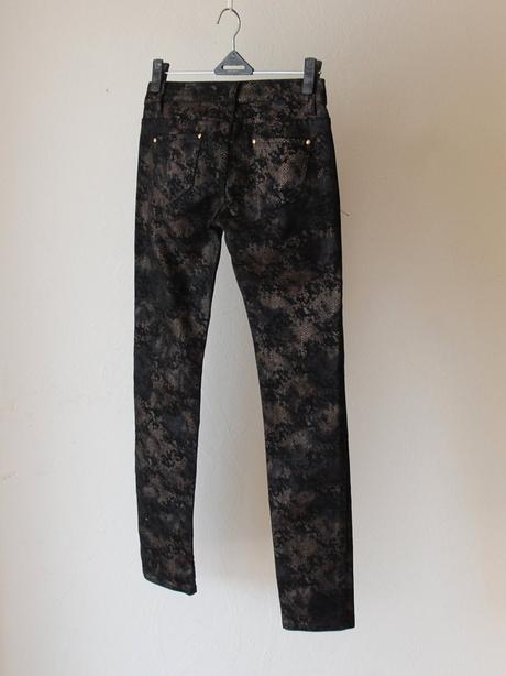 Štýlové skinny džínsy s mramorovým vzorom a zlatým, s