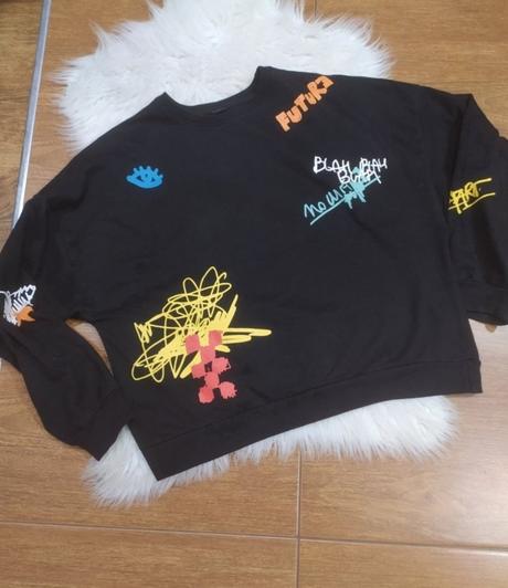 Mikina, reporter,152