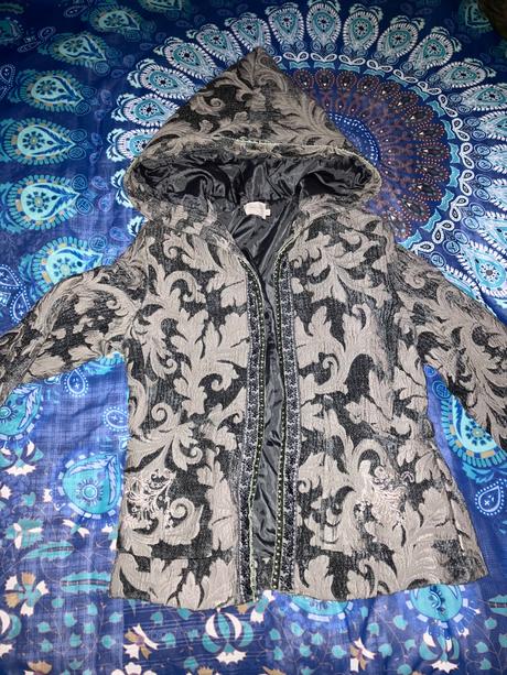 Kabatík s tkaným vzorom,veľmi pekný štýlový, m