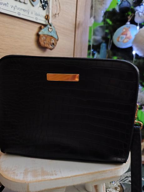 Dámska čierna kabelka, 