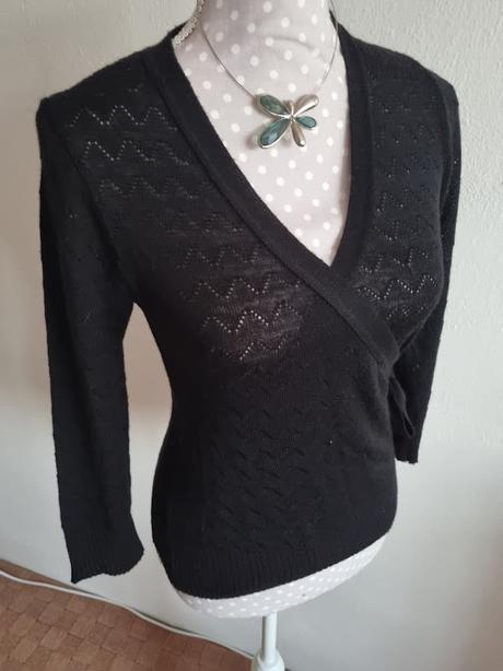 Čierny dierkovaný svetrík liffeline s, s