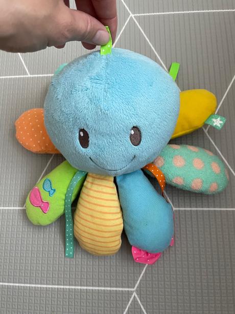 Plyšačik hrkálka,