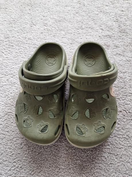 Crocs, 26