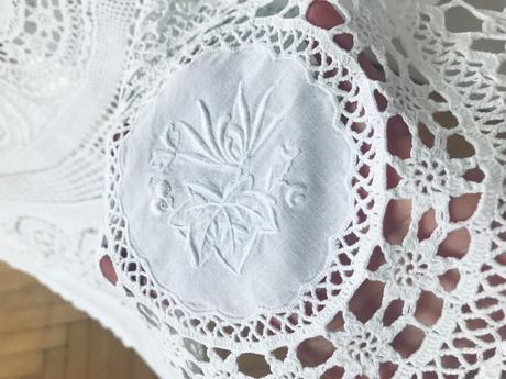 Krasny vintage obrus, 