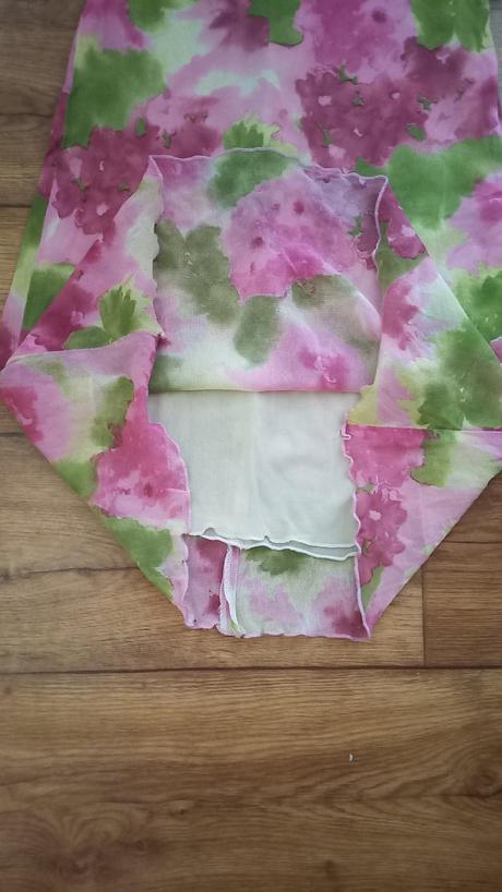 Krásne šaty 122/128 s kvetinkou, 122