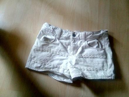 Dievcenske kratasy, benetton,146