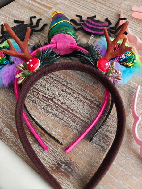 Dievčenské čelenky 19 kusov + batoh,