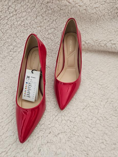 Červené lodičky, 36