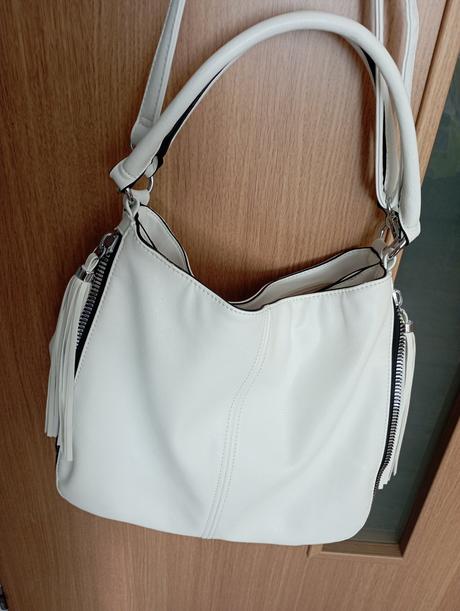 Kabelka s bielymi strapcami (už s poštovným),