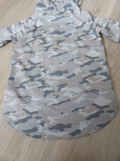 Piskacia mikina puki, 104