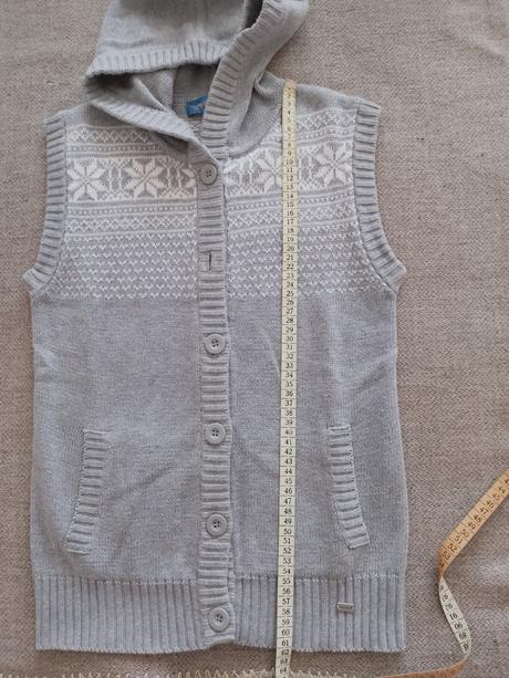 Dievčenská svetríková vesta, 36