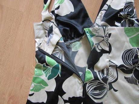 Šaty s postovnym, 40