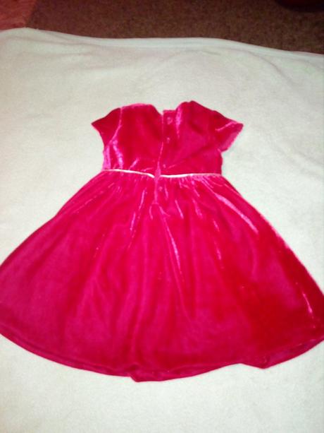 Nenosené zamatové šaty vrátane poštovného, pepco,80