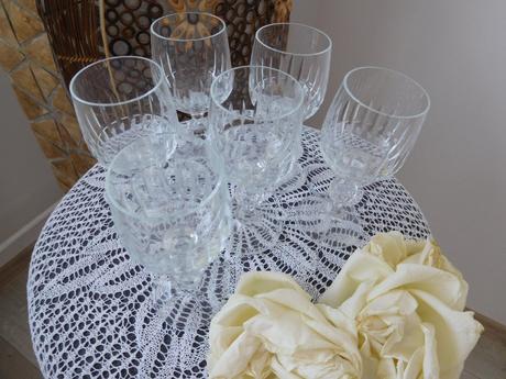 Sklenené poháriky jemne brúsené-6 kusov top stav, 