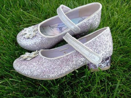 Svietiace balerínky elza, 28