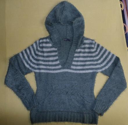 Teplučký chlpatý pulóvrik s kapucňou - 1x oblečený, 158