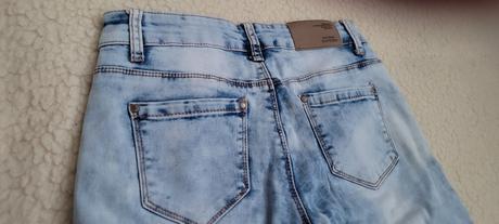 Roztrhané moderné rifle, guga jeans,26