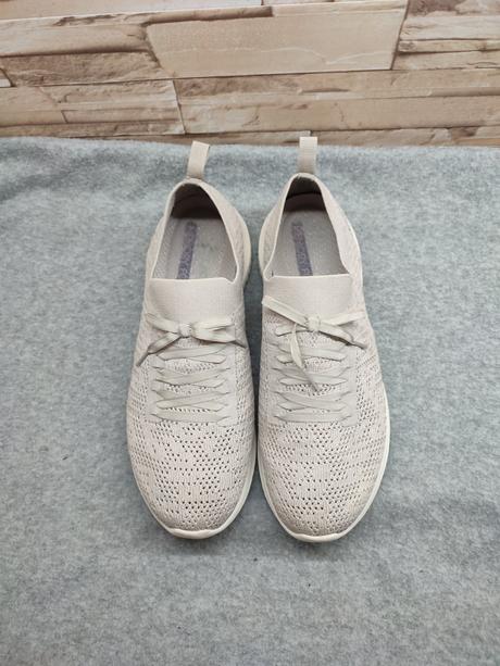 Skechers 41 - dámske dierkované našuchovačky, skechers,41