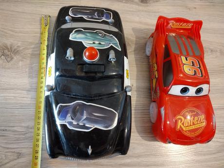 Autá tancujúce, hrajúce, 